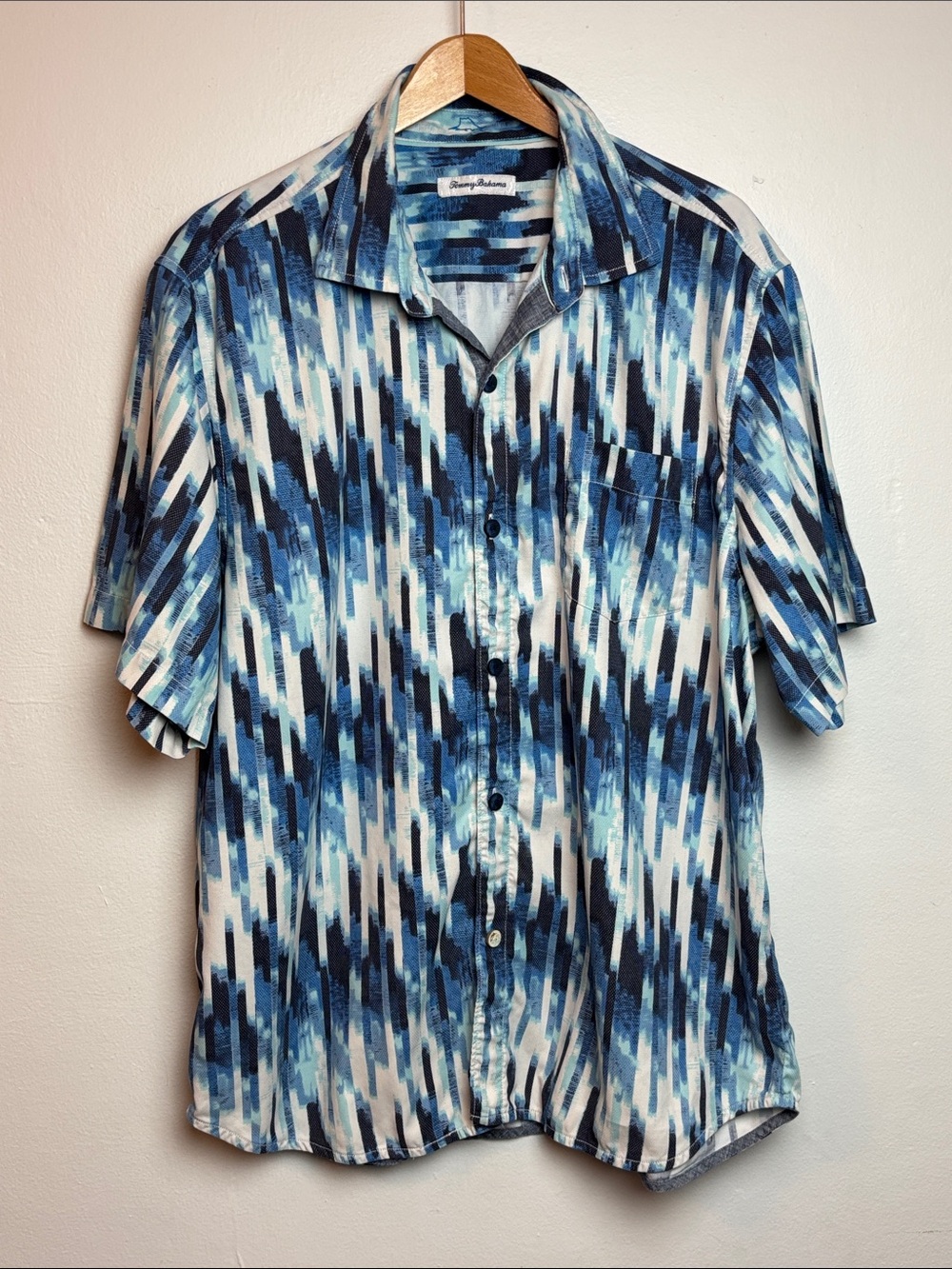 Tommy Bahama Men’s XL Marcello Mosaic IslandZone Camp Shirt Indigo Coast Beach